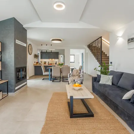 Beautiful Stefany With Pool In Porec ヴィラ *