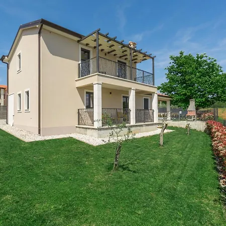 ヴィラ Beautiful Stefany With Pool In Porec Montižana