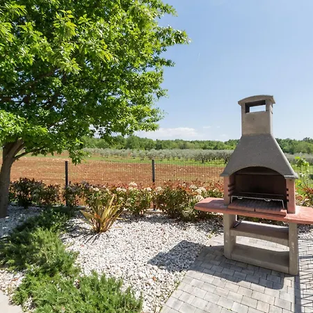 Beautiful Stefany With Pool In Porec ヴィラ