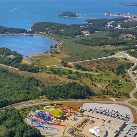 Beautiful Stefany With Pool In Porec Montižana
