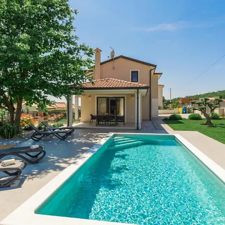 Beautiful Stefany With Pool In Porec Вилла