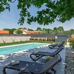Villa Beautiful Stefany With Pool In Porec