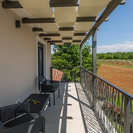 Beautiful Stefany With Pool In Porec * Montižana