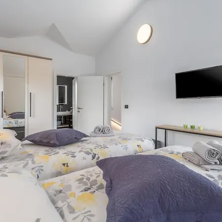 Villa Beautiful Stefany With Pool In Porec *