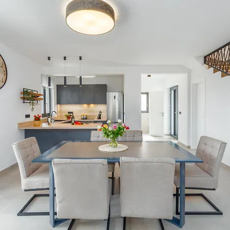 Beautiful Stefany With Pool In Porec * Montižana