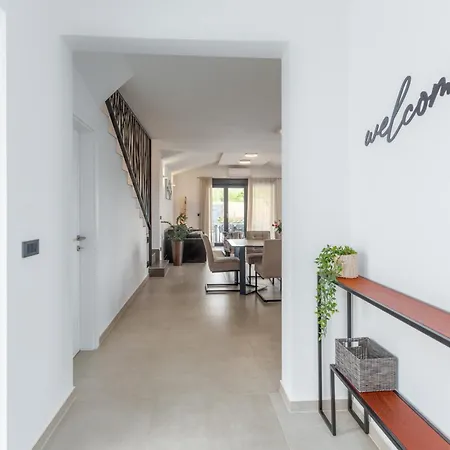 Beautiful Stefany With Pool In Porec Vila *