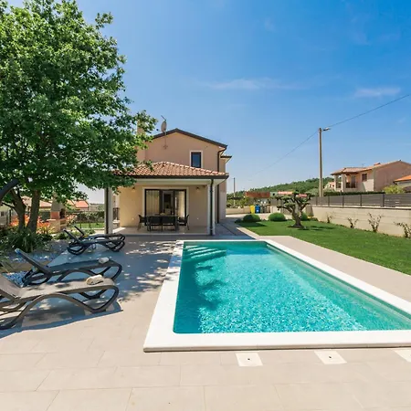 Beautiful Stefany With Pool In Porec Villa Montižana