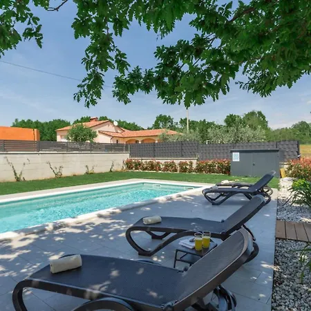 Vila Beautiful Stefany With Pool In Porec