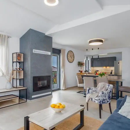 Beautiful Stefany With Pool In Porec