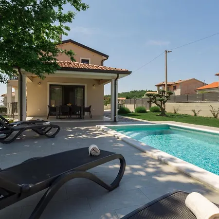 Vila Beautiful Stefany With Pool In Porec