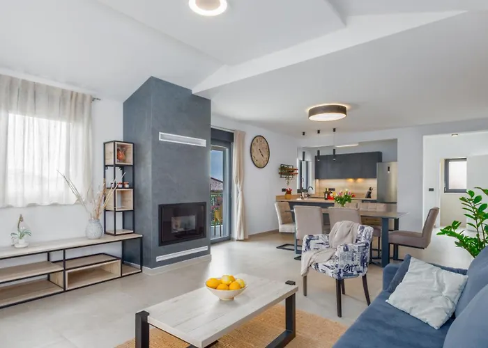 Beautiful Stefany With Pool In Porec