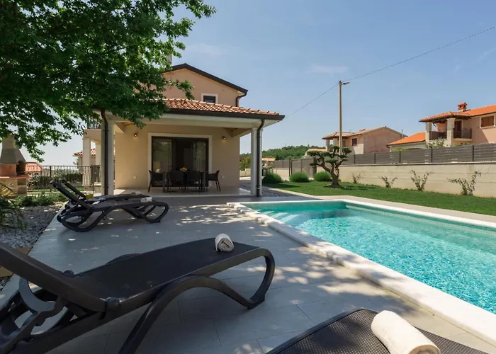 Vila Beautiful Stefany With Pool In Porec