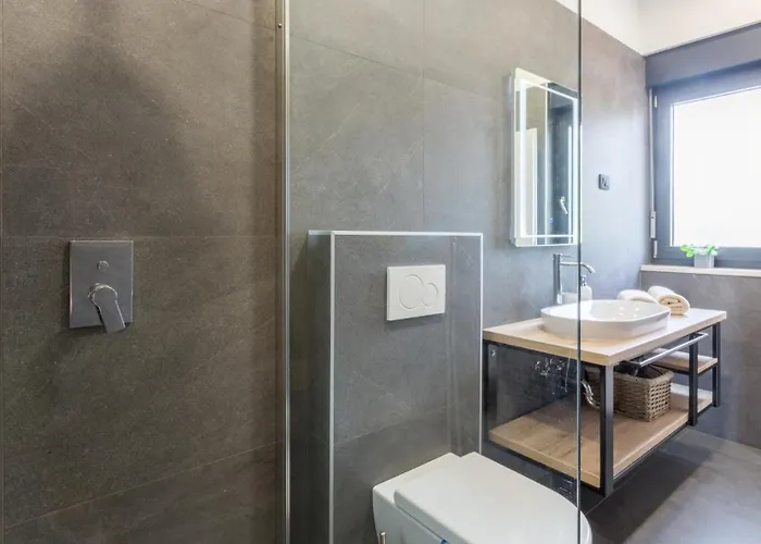 Beautiful Stefany With Pool In Porec Montizana